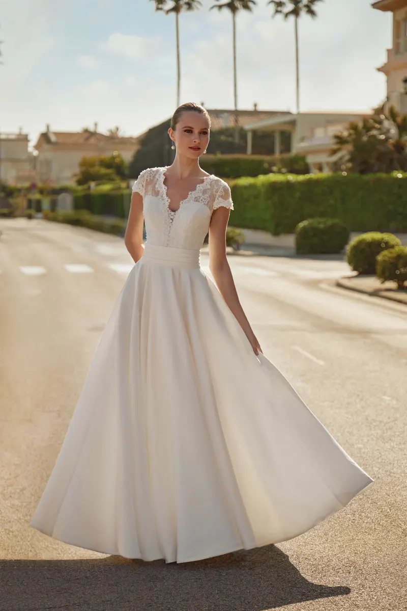 Robe de mariée Rp127H en écru, vue 1 — Scrupul’ Rennes